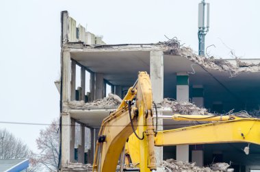 Görev iptal, yıkım araba park