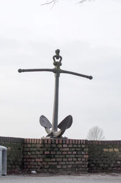 Anchor on a brick wall — Stock Photo, Image