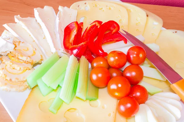 Cheese platter with fruits — Stock Photo, Image