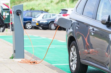 Aku şarj istasyonu elektrik araçları için.
