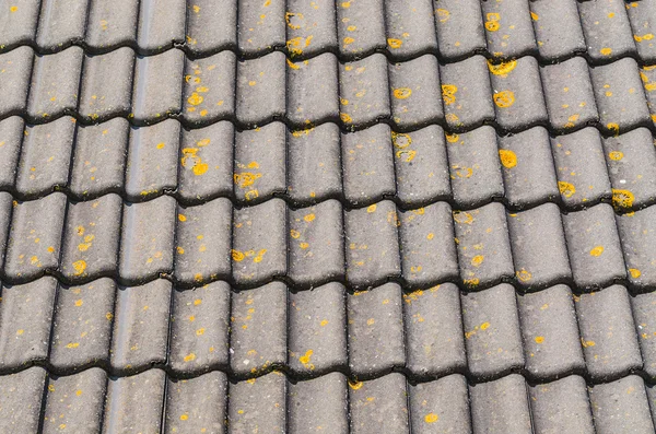 Verwitterten Dachpfannen