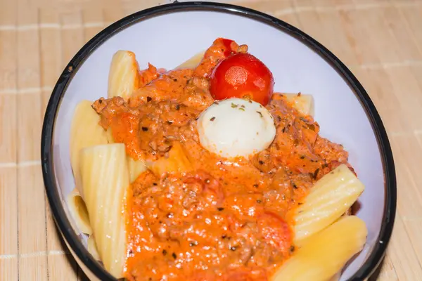 Rigatoni pasta with bolognese sauce in a dish. Rigatoni pasta — Stock Photo, Image