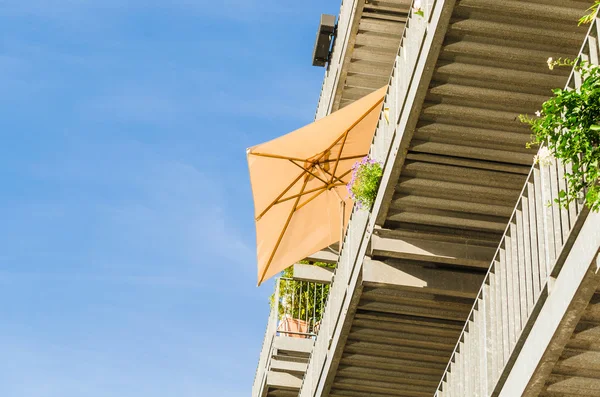 Sunshade em um terraço , — Fotografia de Stock