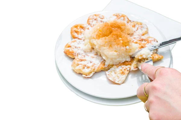 Bergisch wafels tegen witte achtergrond. — Stockfoto