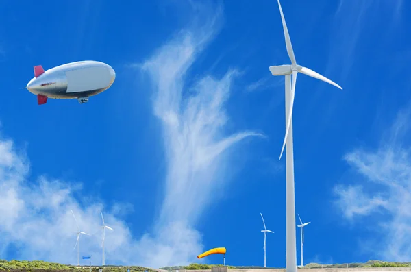 Дирижабль, Zeppelin і вітру електростанція — стокове фото