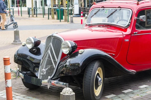 Idade Citroen 11 CV em Renesse centro da cidade — Fotografia de Stock