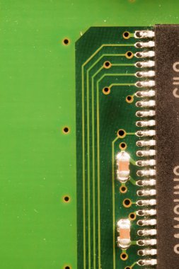 Yazılı devre kartındaki elektronik bileşenler