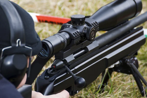 Military sniper aims at a target — Stock Photo, Image