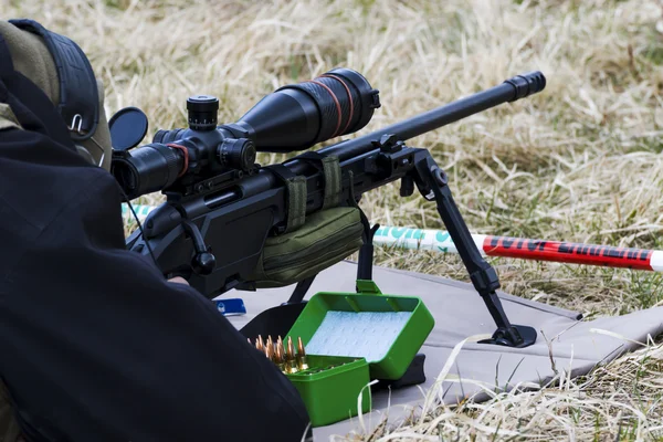 Military sniper aims at a target — Stock Photo, Image