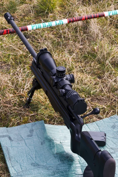 Military sniper aims at a target — Stock Photo, Image