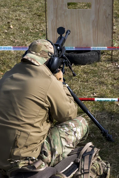 Military sniper aims at a target — Stock Photo, Image