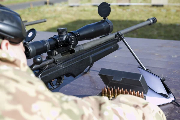 Military sniper aims at a target — Stock Photo, Image