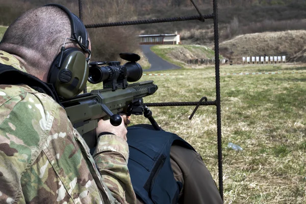 Military sniper aims at a target — Stock Photo, Image