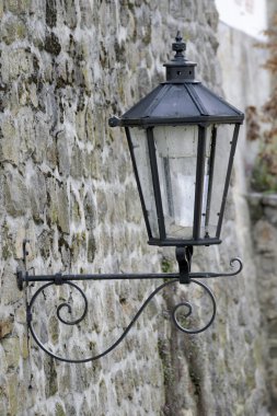 Taş duvar tarihsel sokak lambası