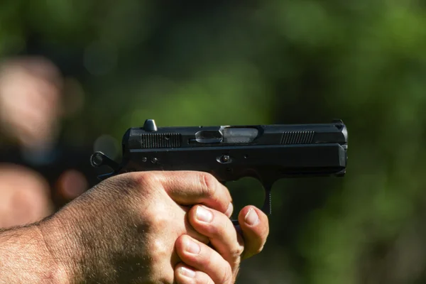 Man practicing shooting with a gun — Stock Photo, Image