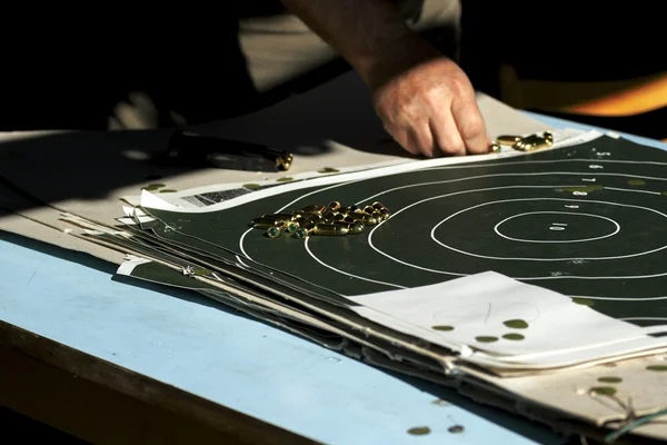 Man practicing shooting with a gun — Stock Photo, Image