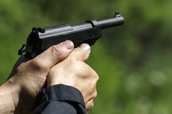 Man practicing shooting with a gun — Stock Photo, Image