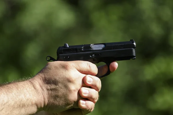 Man practicing shooting with a gun — Stock Photo, Image