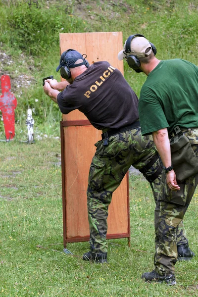 Police shooting practice at a shooting range — Stock Photo, Image