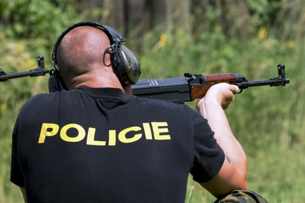 Полицейская стрельба на стрельбище — стоковое фото