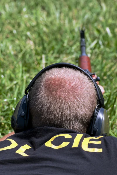 Pratique de tir de police à un champ de tir — Photo