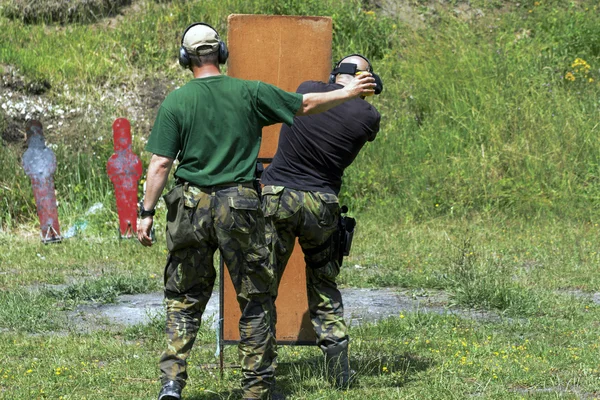 Pratik çekim mesafeden çekim polis
