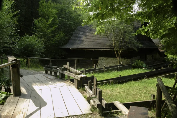 博物館、歴史的な村の田園地帯で — ストック写真