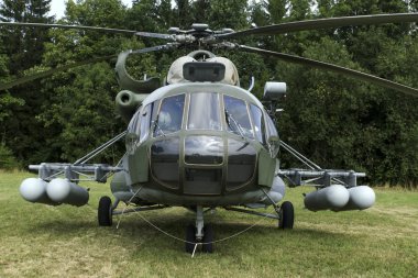 askeri saldırı helikopteri savaşa hazır