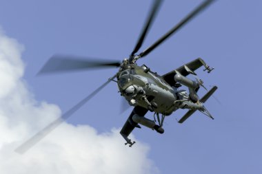 askeri saldırı helikopteri savaşa hazır