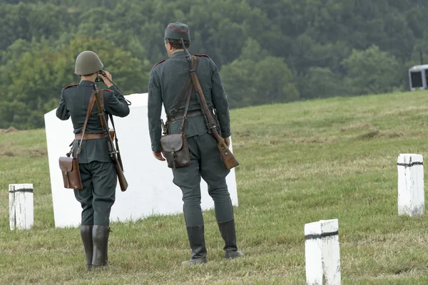 Vojáků a vybavení v historické bitvě — Stock fotografie