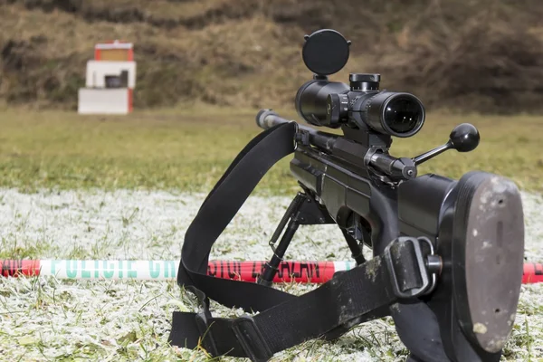 Scharfschütze der Polizei mit seiner Waffe — Stockfoto