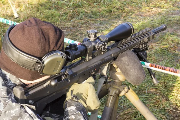 ตํารวจ Sniper ด้วยปืนของเขา — ภาพถ่ายสต็อก