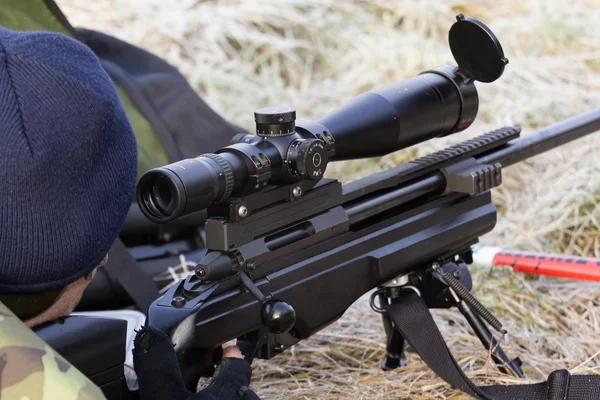 Francotirador de la policía con su arma — Foto de Stock