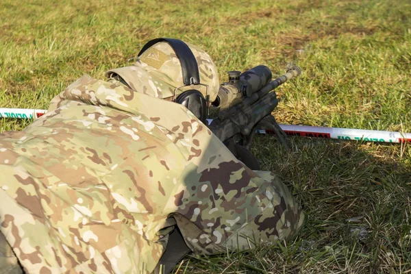 Politie Sniper met zijn pistool — Stockfoto