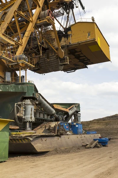 Minería de carbón en mina a cielo abierto — Foto de Stock