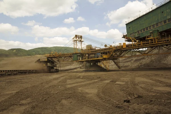 Minería de carbón en mina a cielo abierto — Foto de Stock