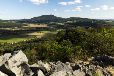 yüksek kayalıklarla peyzaj