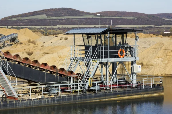 Stora maskiner för sand gruvdrift — Stockfoto