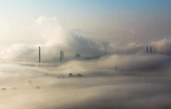 Herfst landschap in de Mist — Stockfoto