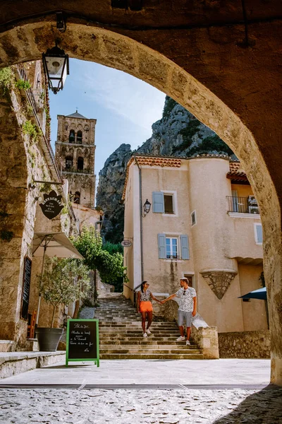 Moustiers-Sainte-Marie Köyü, Provence, Fransa Haziran 2020 — Stok fotoğraf