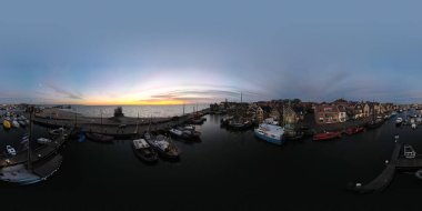 Urk, Hollanda 'nın Flevoland bölgesinde, Ijsselmeer Gölü kıyısında, eski limanı olan bir deniz feneridir.