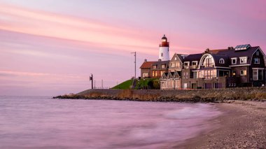 Hollanda Okyanusu 'ndaki yel değirmeni parkı, Hollanda Avrupa' sında yeşil enerjili dev türbinleri olan yel değirmeni çiftliği