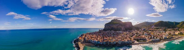 Чефалу, средневековая деревня острова Сицилия, провинция Палермо, Италия — стоковое фото