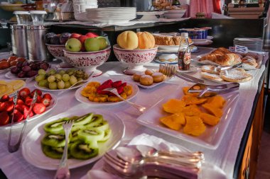 Taormina Sicilya kahvaltı masası Taormina üzerinde çatı manzaralı