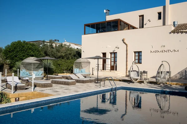 Luxury resort with a view over wine field in Selinunte Sicily Italy, infinity pool with a view over wine fields — Stock Photo, Image