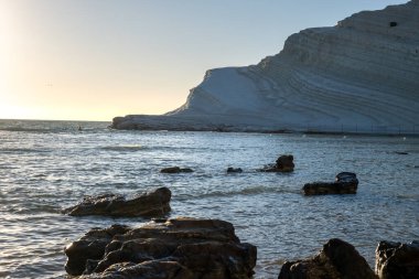 Scala dei Turchi Türklerin Merdiveni, Sicilya İtalya, Scala dei Turchi. İtalya 'nın güneyindeki Porto Empedocle yakınlarında, Realmonte sahilinde kayalık bir uçurum.