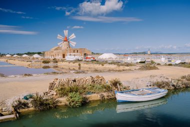 Marsala, Sicilya, İtalya yakınlarındaki Tuz Tavaları