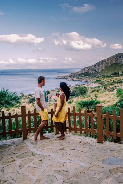 San Vito Lo Capo Sicílie, San Vito lo Capo pláž a Monte Monaco v pozadí, severozápadní Sicílie — Stock fotografie