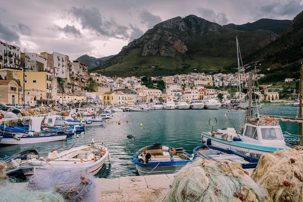 Sicília Itália Porto siciliano de Castellammare del Golfo, incrível aldeia costeira da ilha da Sicília, província de Trapani, Itália — Fotografia de Stock