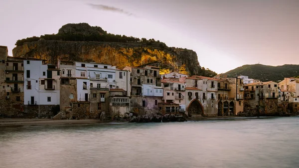 Cefalu, vila medieval da Sicília, província de Palermo, Itália — Fotografia de Stock